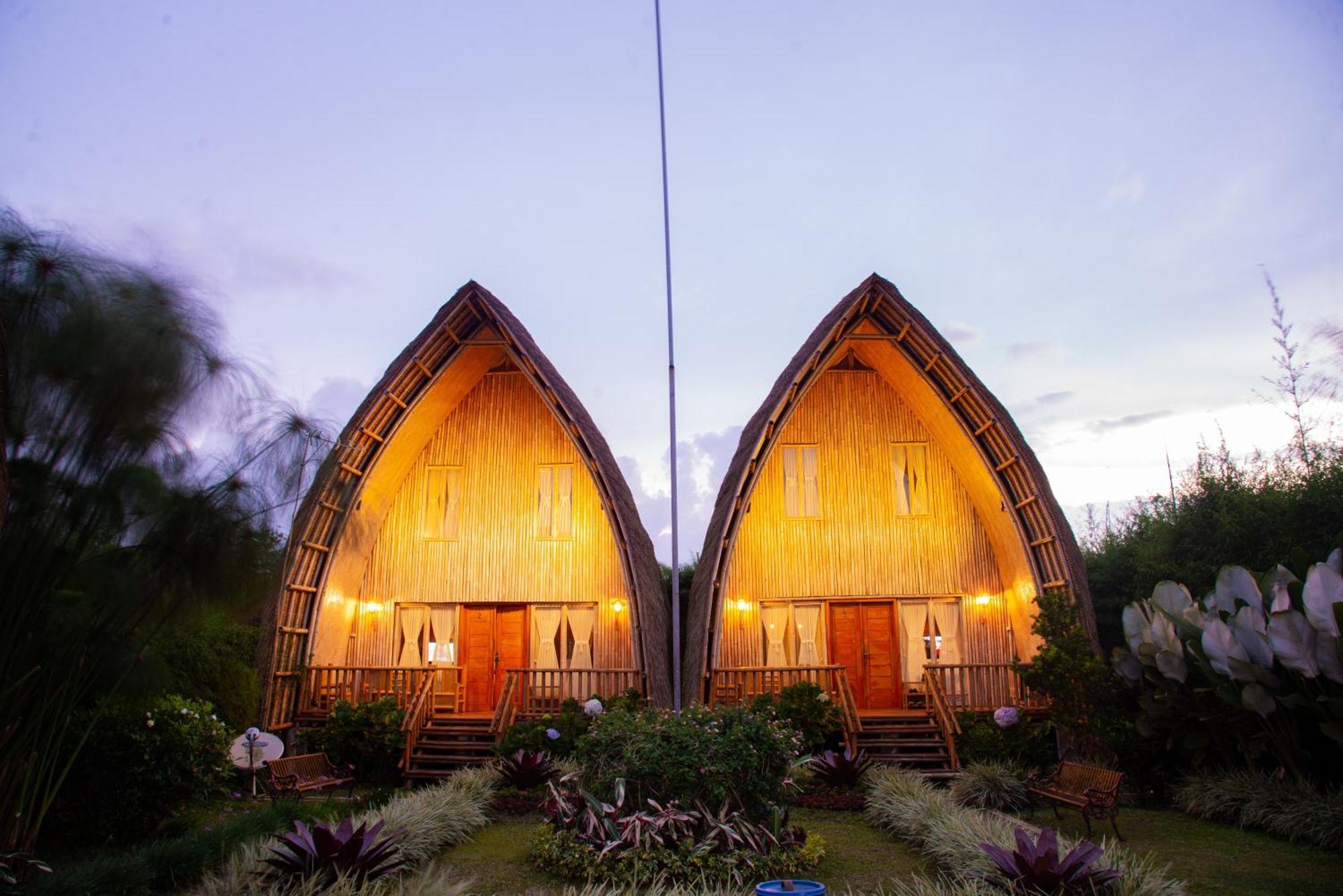 Villa Chavaminerva Bambu - Lembang Cikareumbi Exteriér fotografie