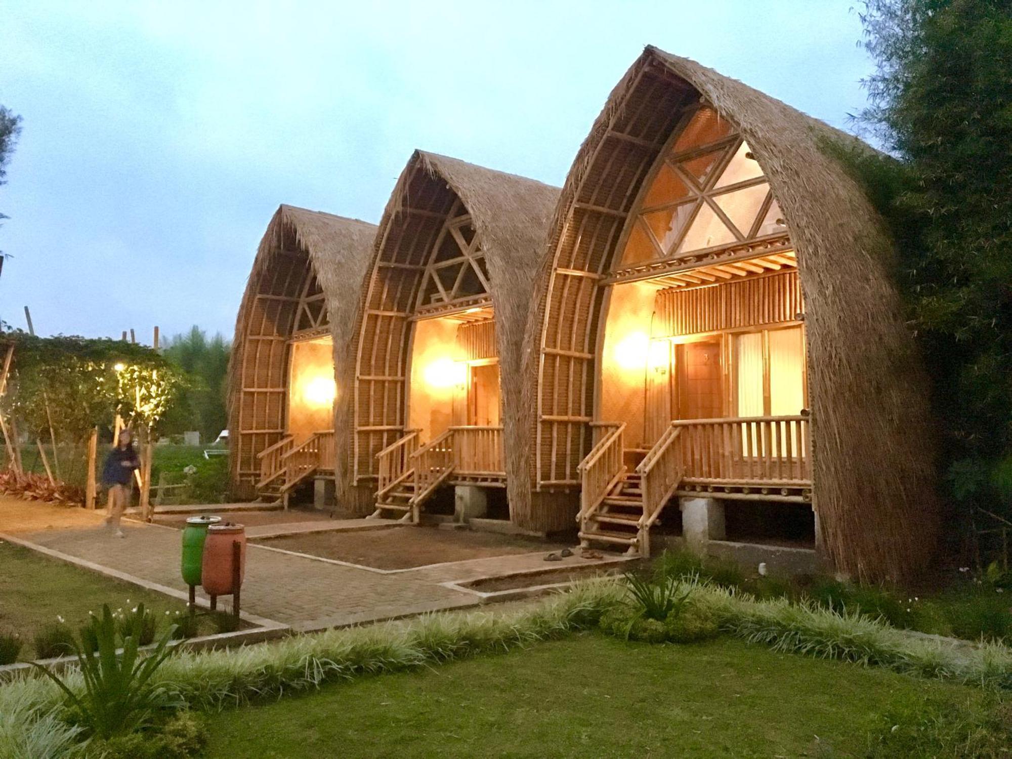 Villa Chavaminerva Bambu - Lembang Cikareumbi Exteriér fotografie